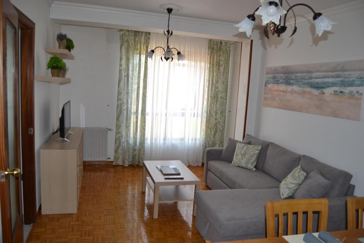 Inmoinsuas Train Station Apartment Sarria Bagian luar foto
