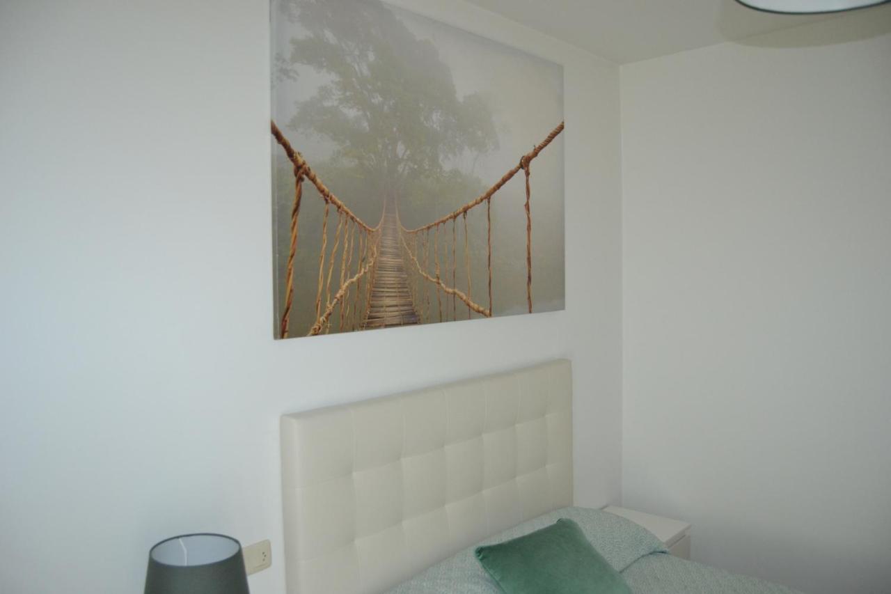 Inmoinsuas Train Station Apartment Sarria Bagian luar foto