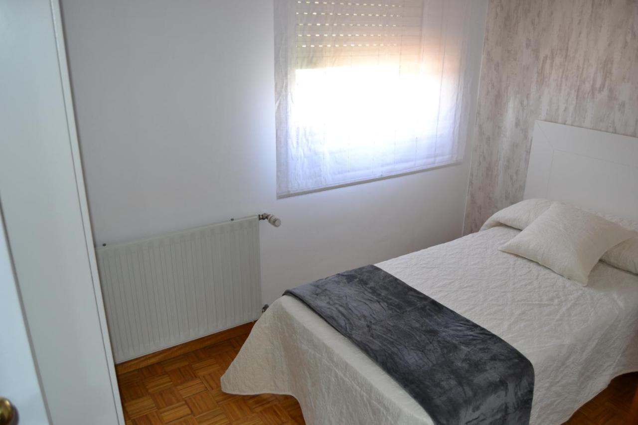 Inmoinsuas Train Station Apartment Sarria Bagian luar foto