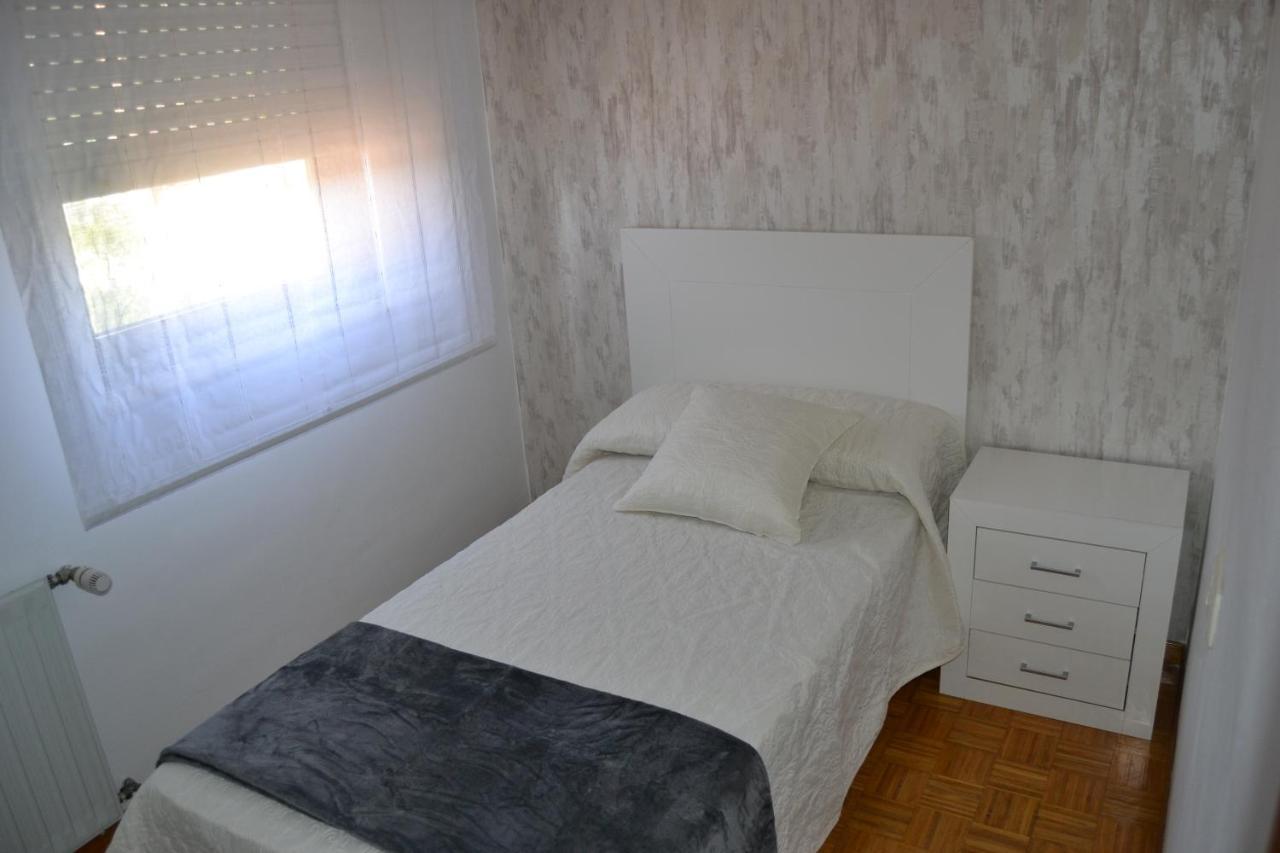 Inmoinsuas Train Station Apartment Sarria Bagian luar foto