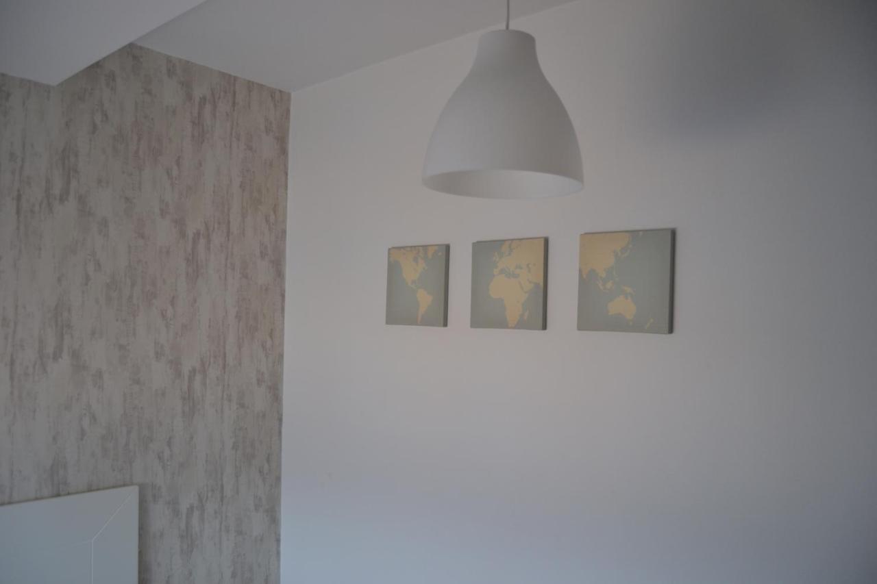 Inmoinsuas Train Station Apartment Sarria Bagian luar foto